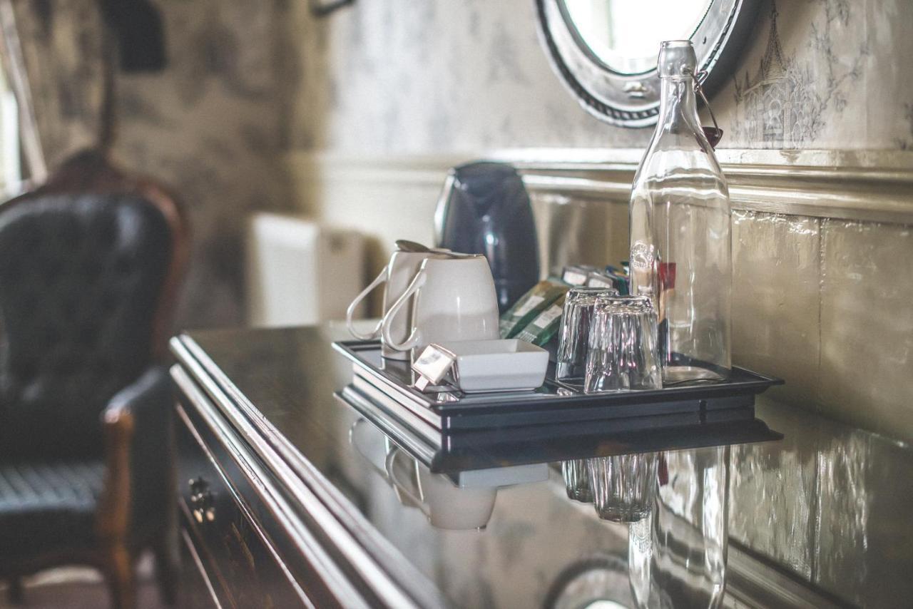Bed and Breakfast Jeakes House Rye Esterno foto A bathroom in the hotel