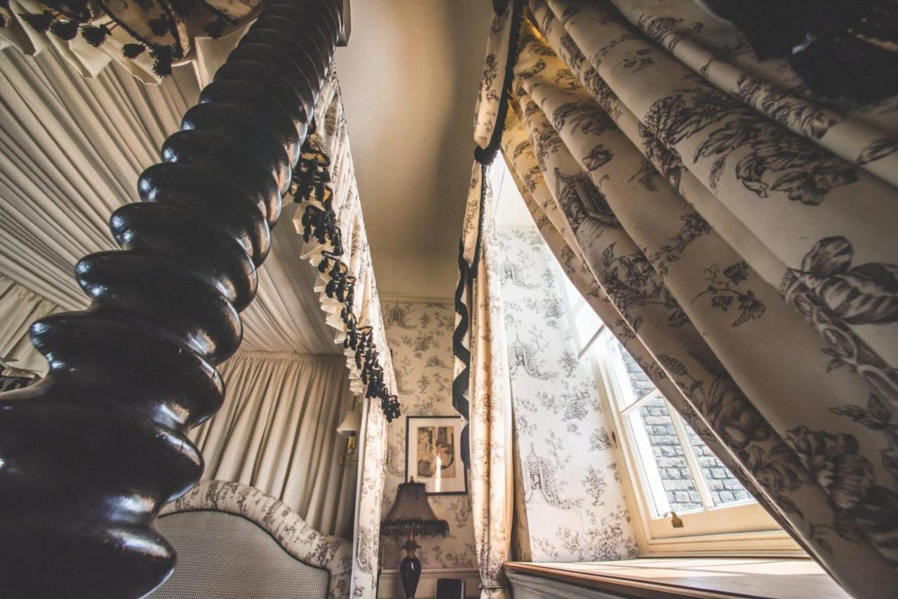 Bed and Breakfast Jeakes House Rye Esterno foto The spiral staircase