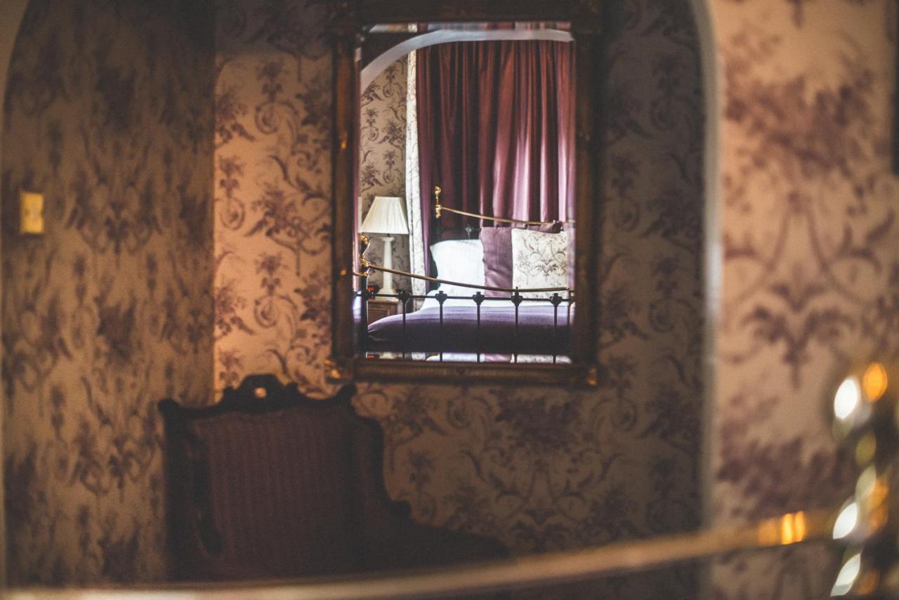 Bed and Breakfast Jeakes House Rye Esterno foto A mirror in a hotel room