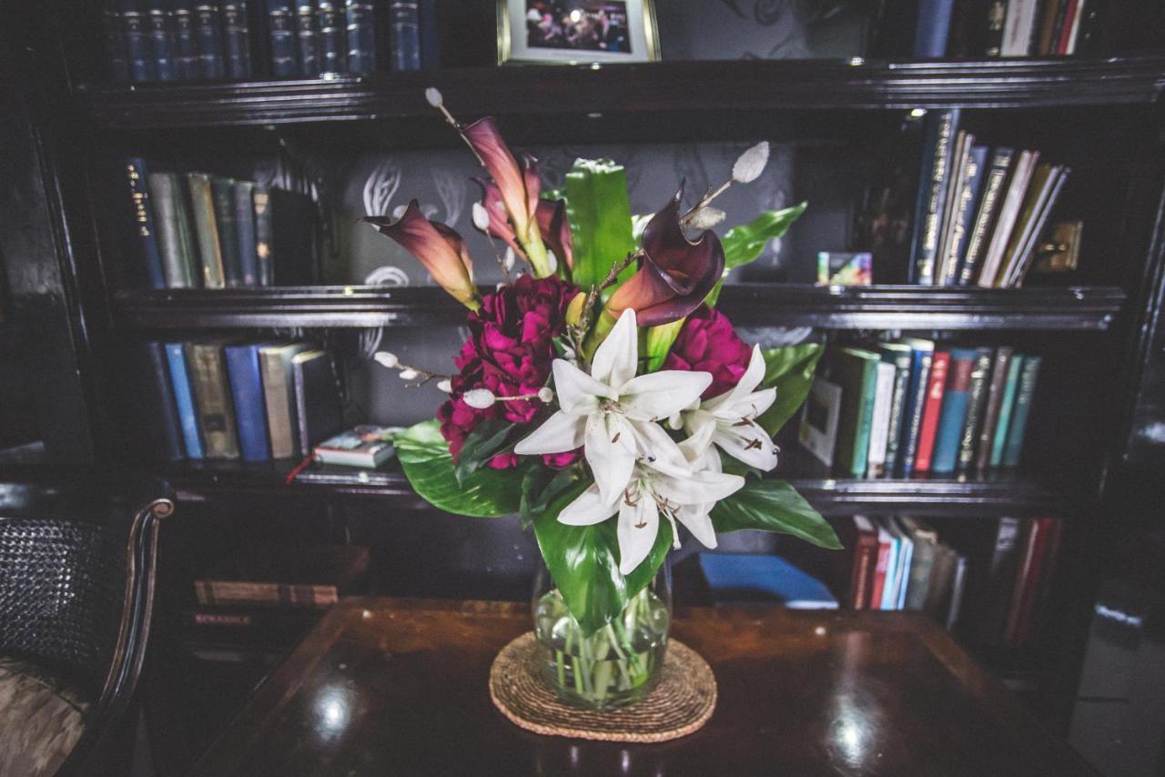 Bed and Breakfast Jeakes House Rye Esterno foto A bouquet of flowers