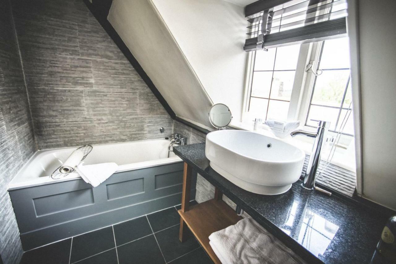 Bed and Breakfast Jeakes House Rye Esterno foto Bathroom at The Swan Hotel